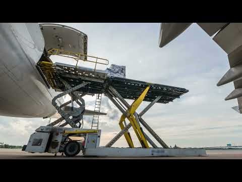 Loading Air Freight - Time lapse