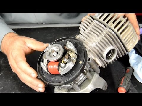 Adjusting the plates of a Mobylette engine