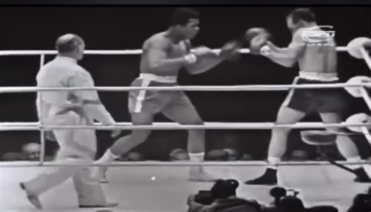 @world_boxing_history on Instagram: "🥊 The legendary moment: when Henry Cooper sent Ali to the ground June 18, 1963, Wembley Stadium, London. Cassius Clay – later Muhammad Ali – was undefeated, confident and noisy. Henry Cooper was a British fighter with the only weapon known to the entire boxing world: the left hook – “Enry’s ’Ammer”. At the end of the 4th round, Cooper hit Clay with exactly this punch. Ali fell to the floor. It was one of the few official knockdowns in Ali’s entire career and