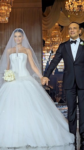 2.1M views · 36K reactions | This bridal entrance did not leave a dry eye in the room凉! #lebaneseweddings #bridalentry #bridalentrance #emotional #fatherdaughter #beauty #beautiful #bride #groom #wedding #weddingphotography #weddingentrance #love #viralvideoシ #virals #viral #viralshort #viralreel #reelsfacebook #reelviral #weddings | Lebanese Weddings | Facebook