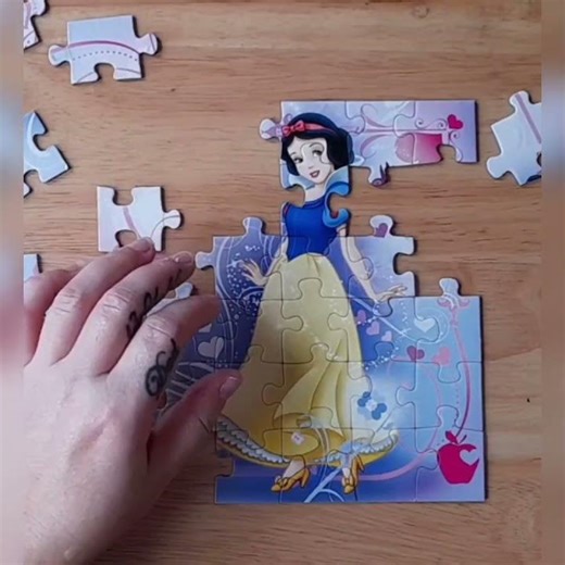 Snow White puzzle #snowwhite #disneyprincess #timelapse #jigsawpuzzle #shorts