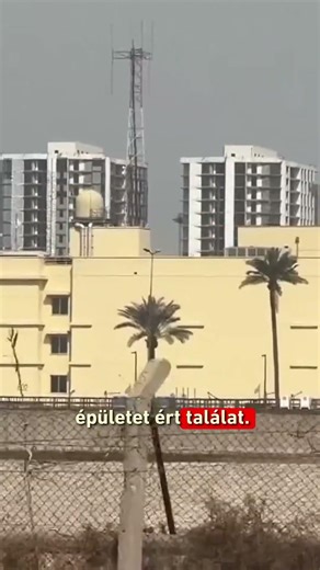 Dolgoznak a tűzoltók egy toronyháznál Kuvait központjában