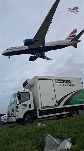 Sky's Giant meets with Road Giant!😱 British Airways 🇬🇧✈️. #britishairways #heathrowairport #shorts