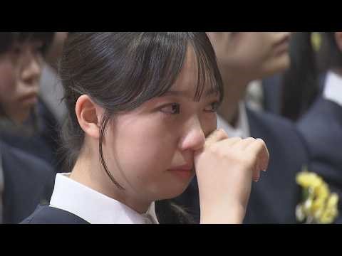 Leaving school behind: Graduation ceremony at Saitama Municipal Junior High School / Saitama Pref...