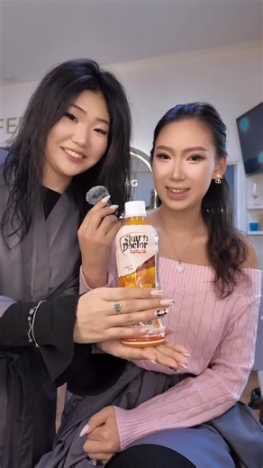 Misheel Batdorj on Instagram: "ПАРТ 1️⃣ @glow_beauty_mongolia -ийнхаа бэлгийн багцийн зураг авалтийг хийхээр @feeling_salon_official дээрээ ирцгээлээ🌸 Бүгд л өөр өөрийн төрхийг гоё гаргасан будалтс үс засалт хийлгэсэн🌸 Зураг авалтад маань орж байгаа @khuluukk @enerelix_ 2тоо баярлалаа🙆🏻‍♀️ Манай багцууд худалдаалагдаж байгаа тул @glow_beauty_mongolia хаяг руу “Бэлгийн багц” гээд бичихэд танд бүх мэдээллийг өгөх болноо🩷🩷"