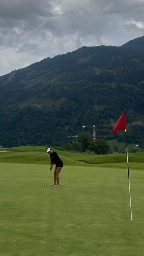 Azar Key | You play better when the shoes are off ⛳️ | Instagram