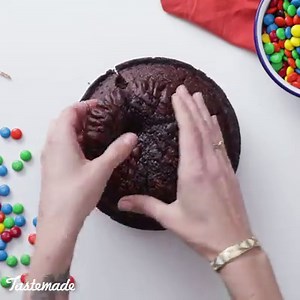 1.5M views · 2.8K shares | This giant M&M cake is ready to burst! Full Recipe: taste.md/2FHyRfj Inspired by My Cupcake Addiction | Tastemade | Facebook
