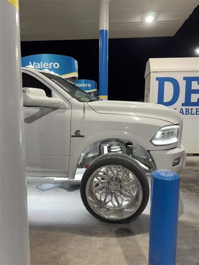 Show Truck Showcase: Stunning Rigs and Custom Designs