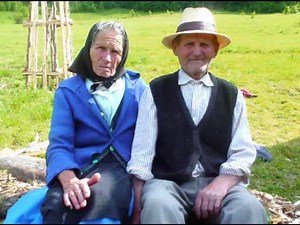 315K views · 4.7K reactions | Cine are părinţi, pe pământ nu în gând Mai aude şi-n somn ochii lumii plângând Că am fost, că n-am fost, ori că suntem cuminţi, Astăzi îmbătrânind ne e dor de părinţi. (Adrian Păunescu) | Comunitatea 50 Plus | Facebook