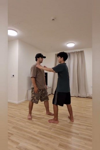 Knockout Pressure Points self-defense mid-ribs how to defend a front choke