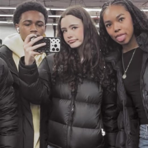 im literally inlove with this song 🎶-cc panning:sweetlydevoted #fyp #getthisviral #clarastack #CLARASTACK #moodboard Clara stack moodboard edit alight motion capcut