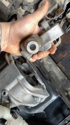 1.4 TSI engine mount!! Audi Volkswagen Skoda Seat #automobile #mechanic #garage #repair