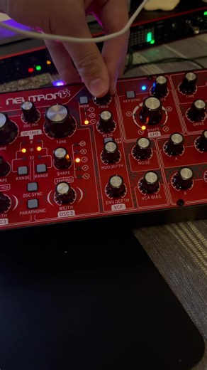 Exploring the Behringer Neutron Synthesizer with Jnathyn
