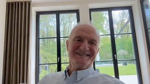 Mate Bulić (official) on Instagram: "Sretan Uskrs i nadam se da ste na ovaj divan dan, u društvu onih koje najviše volite. Pozdravlja vas vaš Mate 🪺🐣❤️"