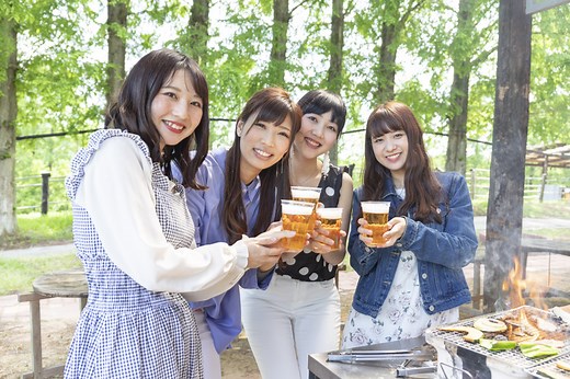 飲み会が盛り上がるゲーム57選！忘年会や懇親会の余興をオンラインでも楽しもう | ビジメシ