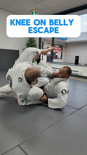 KNEE ON BELLY ESCAPE --> STRAIGHT ARMLOCK 📌 Save it & Give it a try #jiujitsuforlifeteam #jiujitsu #oss #bjj #martialarts #grappling #selfdefence #jiujitsulifestyle | BORA Brazilian Jiu-Jitsu