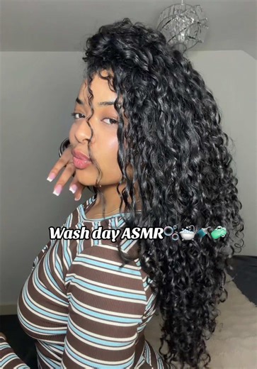 A quick ASMR to relax 🧘🏽‍♀️🫧 Shampoo & conditioner: @Olaplex #hairtok #washday #asmr #olaplex #foryouu