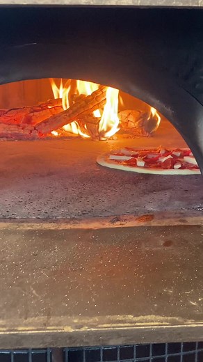 Discover Authentic Italian Pizza at Emma Elle's Kitchen