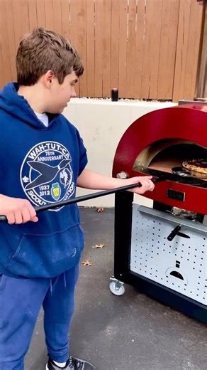 Whether it’s your 1st time or 1000th time making pizza, our Moderno Line is the right choice for amazing results! 🍕❤️ 🙌Pizzaiolo: CJ 🍕Oven: Moderno Brio 🔥 Fuel: Hybrid G/W #alfaovens #alfaforni #homepizza #hotterfasterdifferent | ALFA Ovens - USA