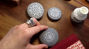 Glückssteine bemalen & beschriften - Schöne Anleitungen & Ideen