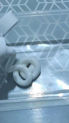 HOW TO MIX TOOTHPASTE AND VASELINE FOR YOUR FACEMASK😲