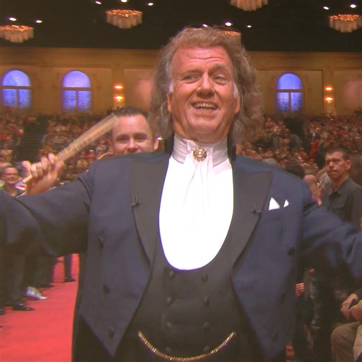 ✨ André Rieu und sein Johann Strauss Orchester gehen wieder auf große Deutschland-Tournee! 🇩🇪🎻 Mit romantischer Musik, Gänsehautmomenten und ganz viel Lebensfreude. Auch Hamburg steht auf dem Tourplan – und du kannst live dabei sein! 🎶 Ein unvergesslicher Abend voller Emotionen 💃🕺 Walzer, große Klassiker & magische Momente 🎟️ Die Nachfrage ist hoch – sichere dir jetzt deine Tickets! 👉 Warte nicht zu lange. Jetzt Tickets kaufen! | André Rieu