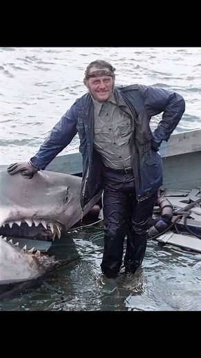 “Here’s to swimming with bow-legged women…” During the making of Jaws, Robert Shaw’s experience was marked by boredom, drinking, and camaraderie, which significantly influenced the film’s production. Filming on location in Martha’s Vineyard presented Shaw with numerous challenges, including personal tax issues and demanding shooting conditions. His relationship with co-star Richard Dreyfuss was notoriously tense, characterized by constant teasing and playful dares that sometimes escalated into r