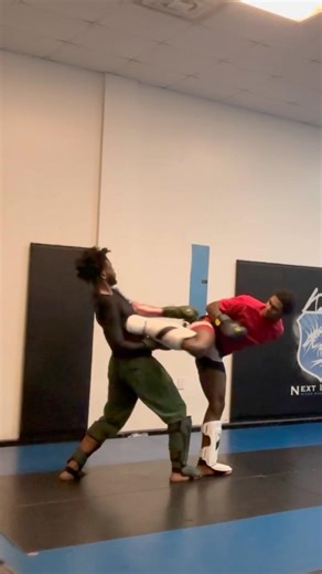 How to spare and throw light strikes so you dont hurt your friends practicing😆 share with newbies