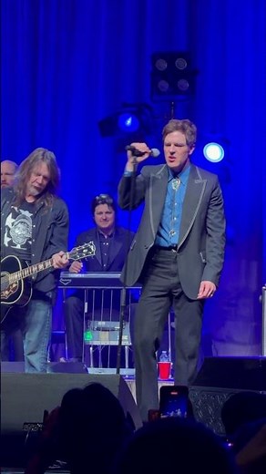 Brandon Flowers and Dave Pirner performing Runaway Train at the Palace Theater 9/15/26