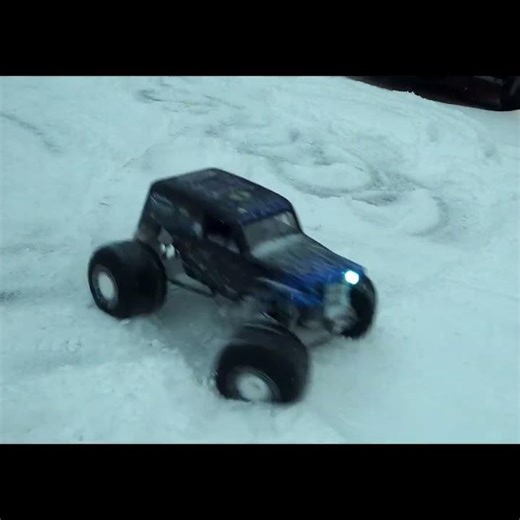 Snownuts: EP#4 Losi Son-Uva-Digger LMT 2.0#donuts #cyclone #losi #LMT #sonuvadigger #short #shorts