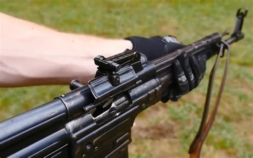 划时代的自动步枪STG-44以及它的慢镜头欣赏