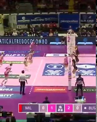 USA’s Jordan Larson 🤯! The outside hitter & Vero Volley 🆚 VBC Trasporti Pesanti Casalmaggiore TODAY April 16 in game 1 of the Italian women's league quarterfinals. 📺 Watch it LIVE at 4:30pm GMT on VBTV. 🏐 #Volleyball #Pallavolo #LVFSerieA1 | Volleyball World