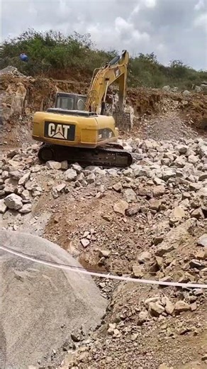 Wheel Mobile Crusher in Action | Powerful Rock Crushing Machine#Mobile Crusher