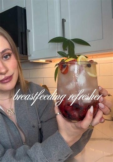 this one was SO GOOD!! ☺️👏🏼 so hydrating and great for your supply or for anyone who wants a fun hydrating drink. 🤍 #pumpingmom #breastfeeding #hydrate #hydration #exclusivelypumping