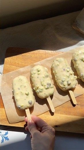 🍦Vegan pistachio and white chocolate Magnums 😍 #veganrecipe #easyrecipe #plantbasedrecipe