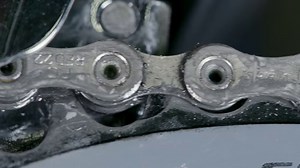 Get clean chain gains 💪 The X-3 Dirty Chain Machine easily rips through grime and muck on your chain in minutes. All you’ve gotta do is clip it on, fill it with Bio Drivetrain Cleaner, spin the cranks, then wipe with a cloth. A clean chain is always a fast one, so you’ll be ready to smash that Strava segment! #MucOff | Muc-Off