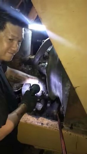 How to replace Fan Belt Case 580K Backhoe Loader. #backhoe #casece.na #case580k