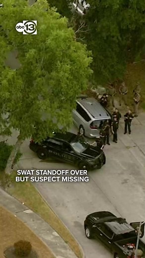 7.7K views · 35 reactions | The suspect was reportedly not in the home. FBI Houston said the standoff was part of a "massive arrest operation targeting alleged violent offenders throughout the city." https://abc13.com/swat-standoff-houston-scene-southford-street-police-activity-what-is-happening-on-crestridge/13694560/ | ABC13 Houston | Facebook