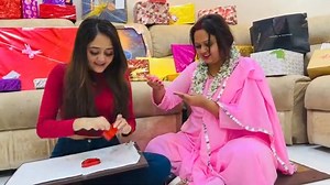 OMG 😱 kisi unknown person ne Bindass kavya ki birthday me gold ki chain gift 🎁 diye | Bindass kavya