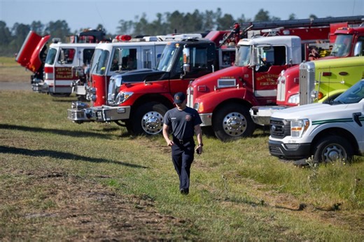 News Wrap: Wildfires threaten homes in southern Georgia