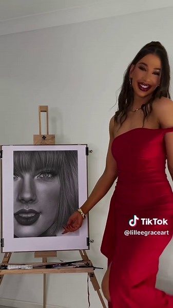 Let's talk about online comparison. Something you'll never see me do as a gym girl and artist is avoid people more skilled than me. It baffles me that we do not use others' content for education and inspiration instead of feeding our insecurities. If you want to be better at anything, you need to become comfortable with the idea you will never be the best - you can only improve over time. I think that's where a lot of people fail - everyone wants to see a finish line, but with any talent or hobb