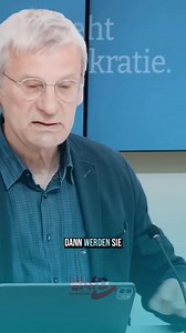Dr. Christoph Berndt, 23% SPD will 32% AfD verbieten Es ist doch absurd: Während laut Umfragen nur 23 % für die SPD sind, liegt die #AfD selbst bei 32 %. Statt sich um die echten Probleme im Land zu kümmern, wie Inflation, Migration und die eigene Regierungskrise, beschäftigt sich die SPD lieber damit, den politischen Gegner verbieten zu wollen. Wer Verbote fordert, hat offenbar keine Argumente – die #SPD sollte sich lieber um ihre eigenen Baustellen kümmern, anstatt mit solchen lächerlichen Abl