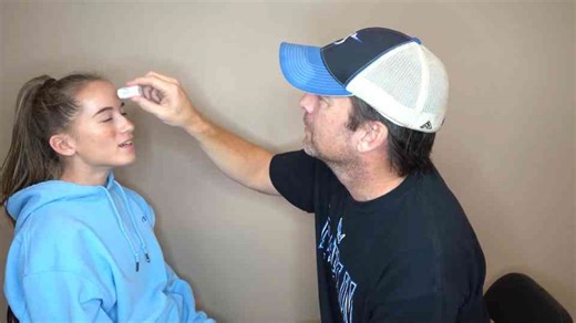 Guys Try to Do Girls' Makeup Challenge