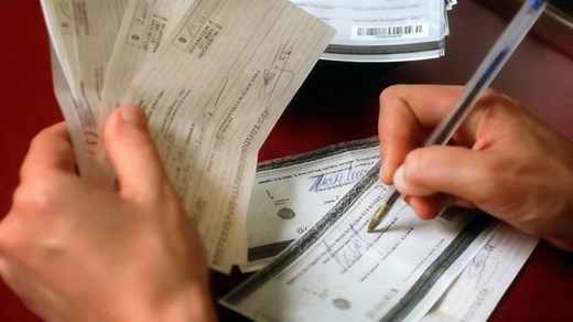 El BCRA informó que aumentaron los cheques sin fondos y analizó su impacto en la cadena de pagos