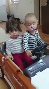 Mikrospánek, to je zabiják :D Zvlášť když vás zastihne v autě a ani spolujezdec není zrovna nejčilejší. http://bit.ly/dejte_si_kafe_na_cestu | DATART CZ