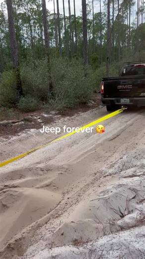 Humberto Díaz (@humbertodiaz63)’s video of jeep
