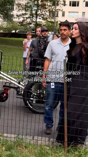 #AnneHathaway calmly scolded bickering paparazzi, reminding them that children were present, while on the #DevilWearsPrada 2 set. | People
