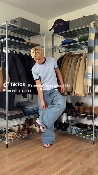 Loose Jeans and Flip Flops: Perfect Summer Outfit