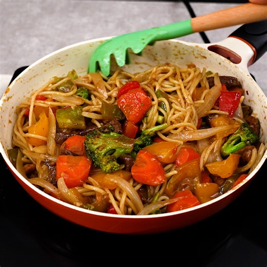 Today's recipe is a delicious pasta with meat and vegetables! Impress your guests with this super easy recipe! | Cookery Recipes