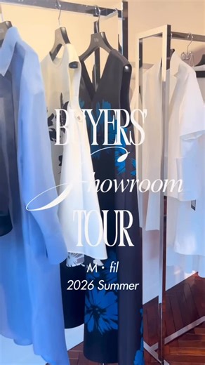 ELLE SHOP (エル・ショップ) | ファッション＆ライフスタイル on Instagram: "バイヤーHARUMIが「M・fil (エムフィル)」2026年サマーコレクションの展示会の様子をお届け💌 今季のテーマは、南フランス・コートダジュールのリラックスしたムード。リネンや接触冷感、UVカットなど夏にうれしい素材を使用したアイテムが勢ぞろい。日常にもバカンスにも映えるラインナップの到着をお楽しみに✨ ＠mfil.official @mfil_store"